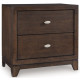 Jeu de Chambre à Coucher Tandisport 5 Pièces Format Queen (1 Lit- 1 Commode- 1 Miroir- 2 Tables de Chevet) – Brun Foncé par Ashley Furniture